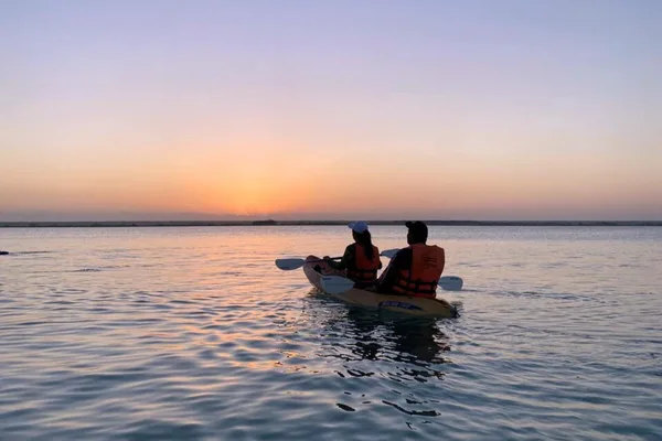 Sumergirte en aguas cristalinas​ en Bacalar